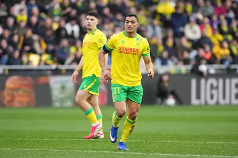 للمباراة الرابعة تواليًا.. مصطفى محمد على مقاعد بدلاء نانت أمام أنجيه